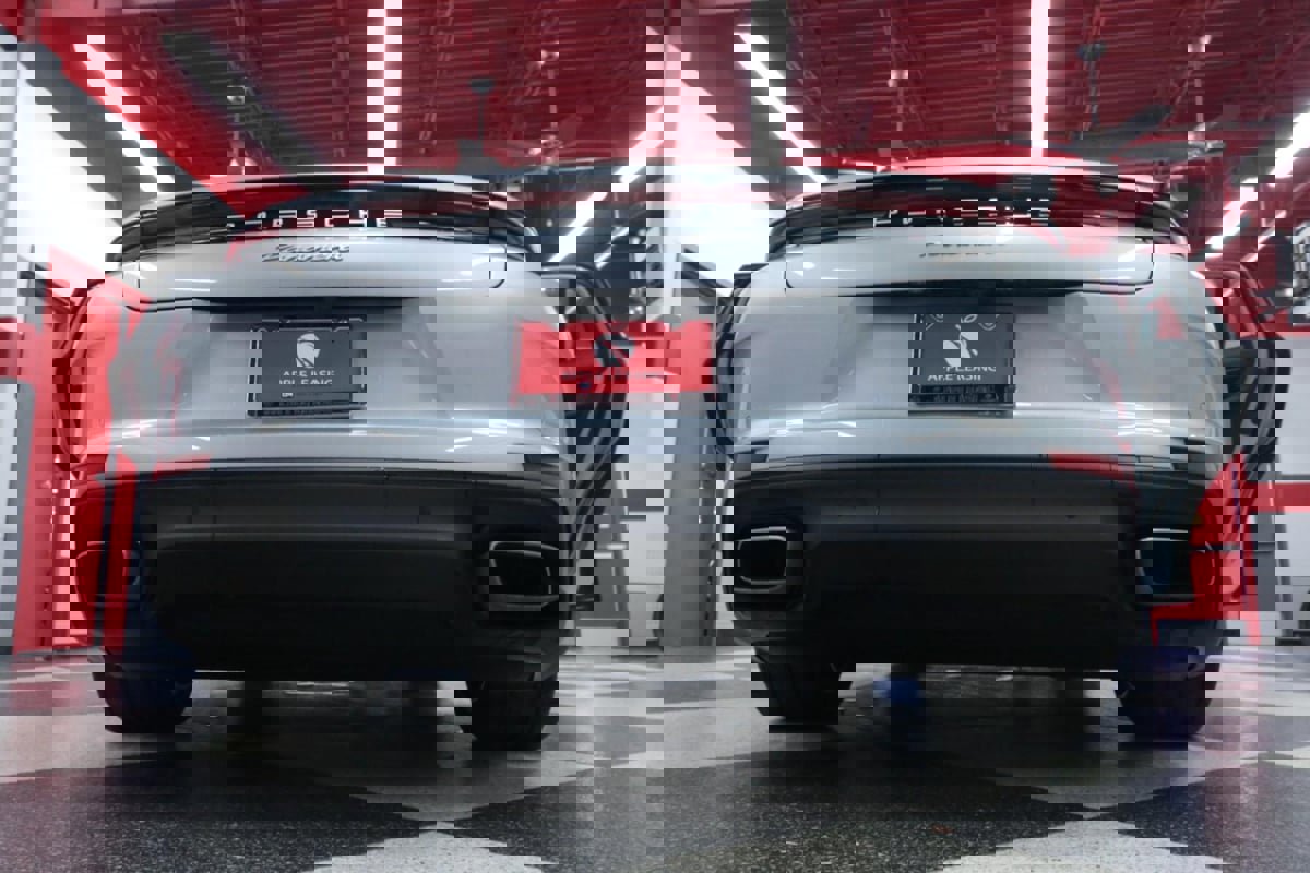 Used 2025 Porsche Panamera image 40