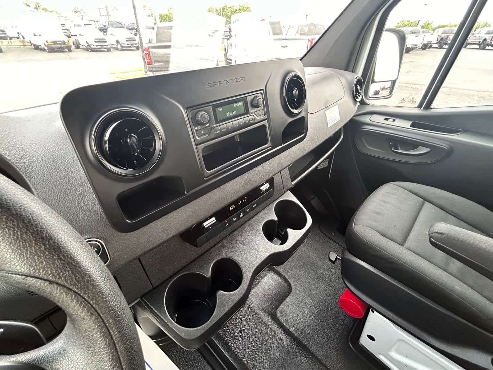 Used 2019 Freightliner Sprinter 3500 image 21