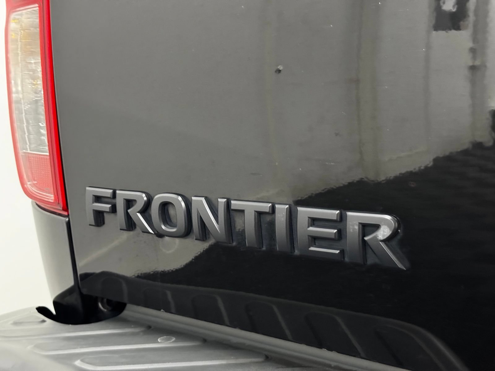 Used 2020 Nissan Frontier SV w/ Midnight Edition Floor Mats AWD/4WD image 8