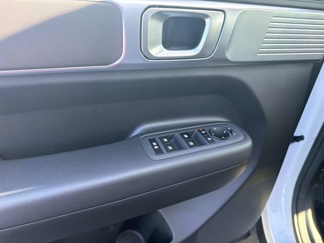 Used 2025 Hyundai Santa Fe SE FWD image 15