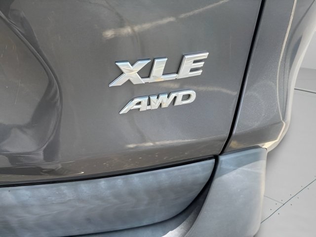 Used 2020 Toyota RAV4 XLE AWD/4WD image 13