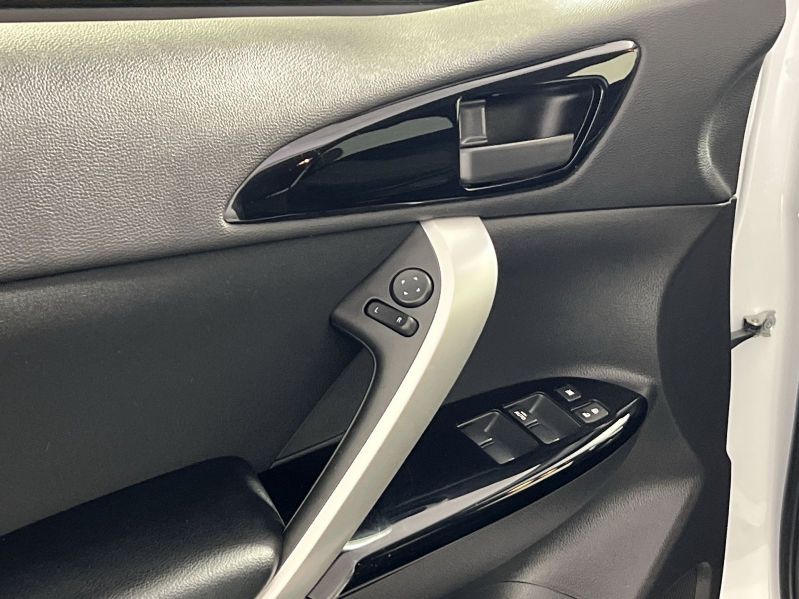 Used 2024 Mitsubishi Eclipse Cross AWD image 16