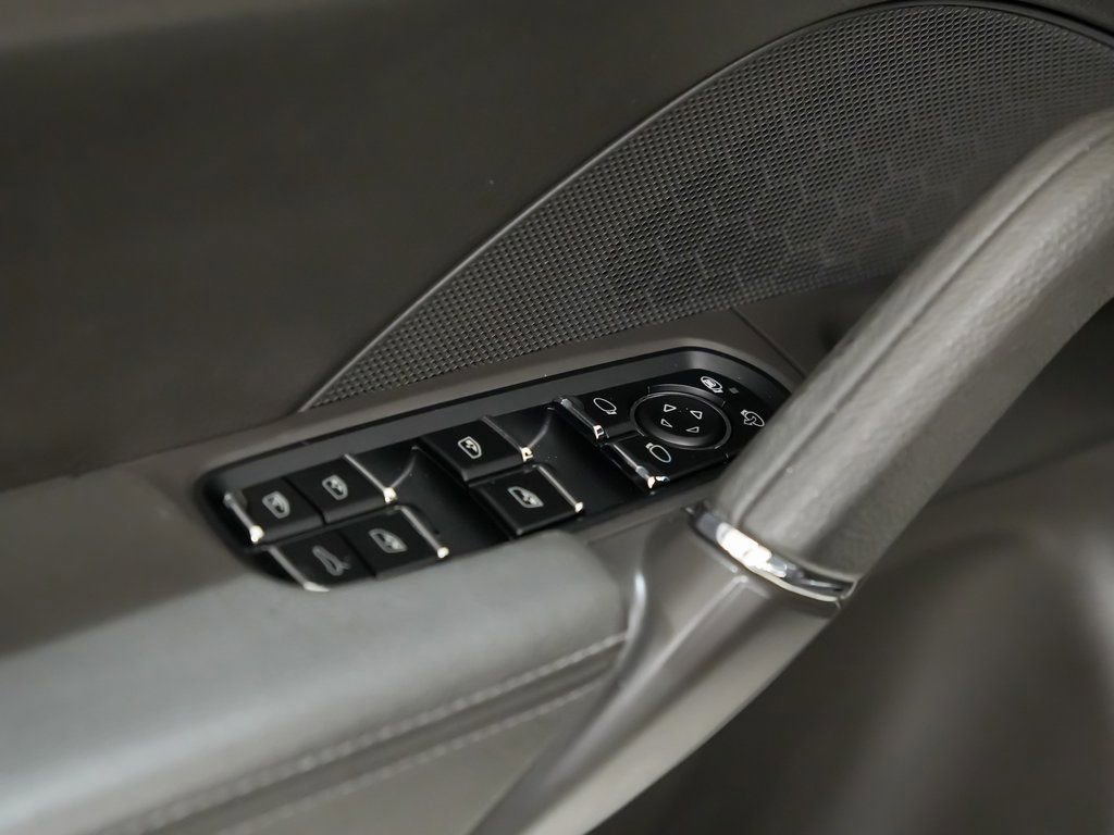 Used 2016 Porsche Cayenne S image 22