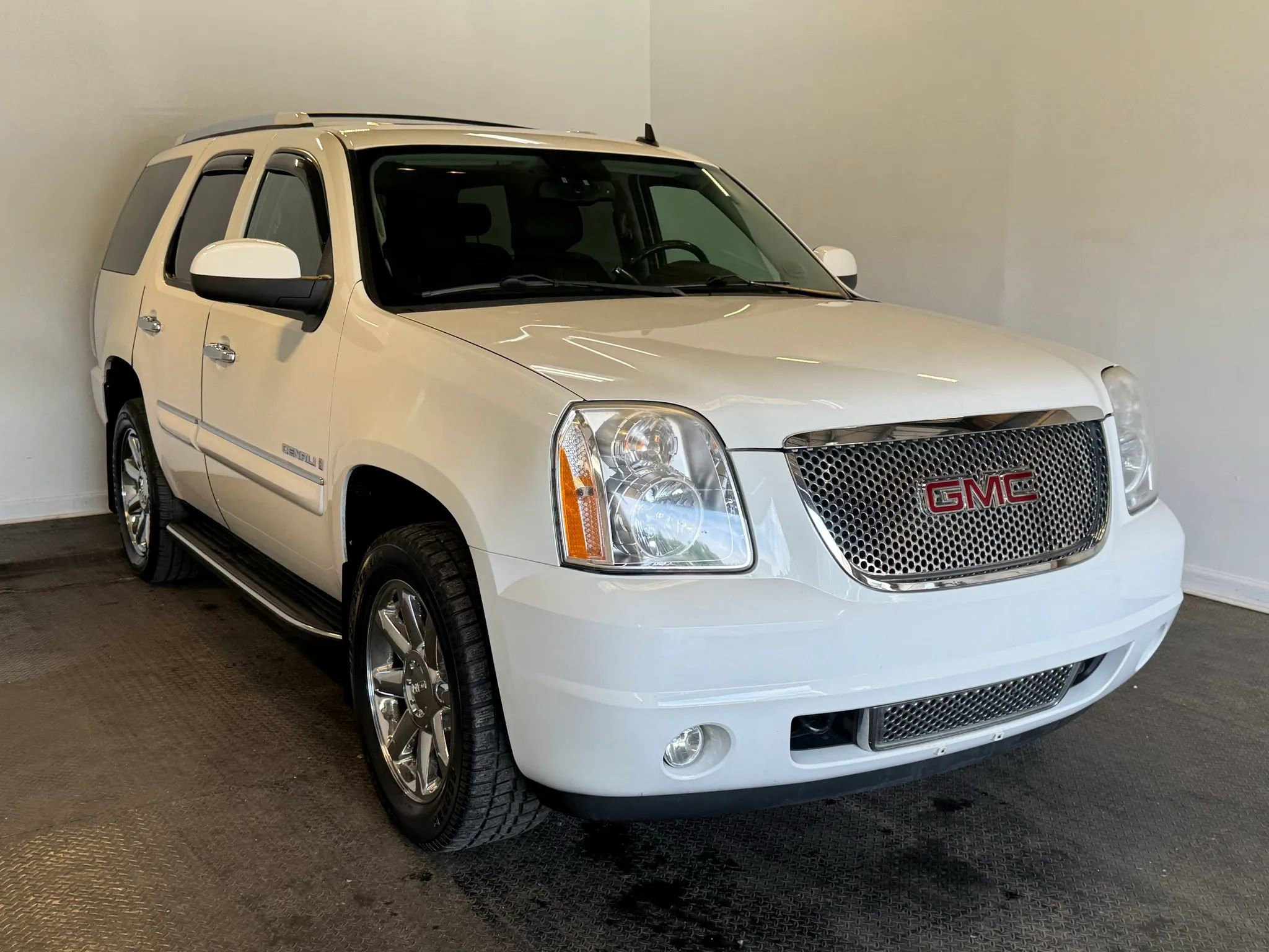 Used 2008 GMC Yukon Denali AWD/4WD image 3