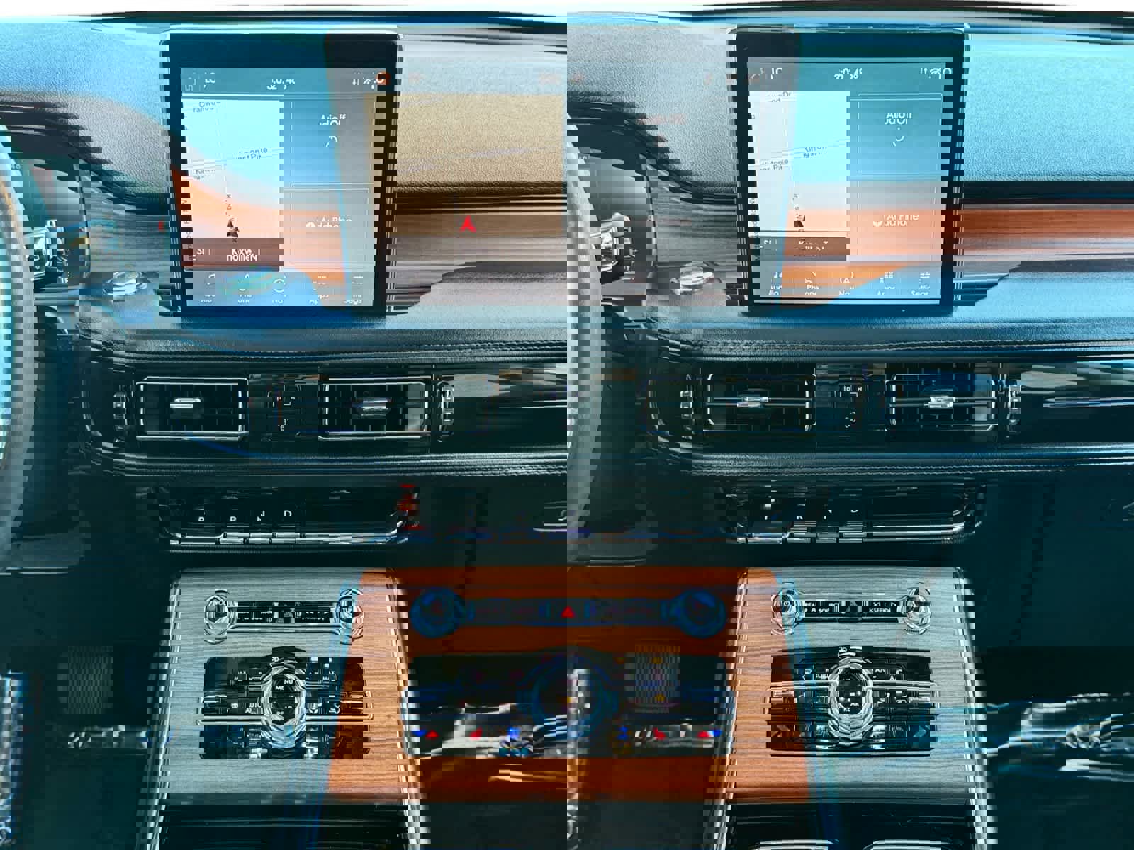 Used 2020 Lincoln Aviator Reserve w/ Equipment Group 202A image 13