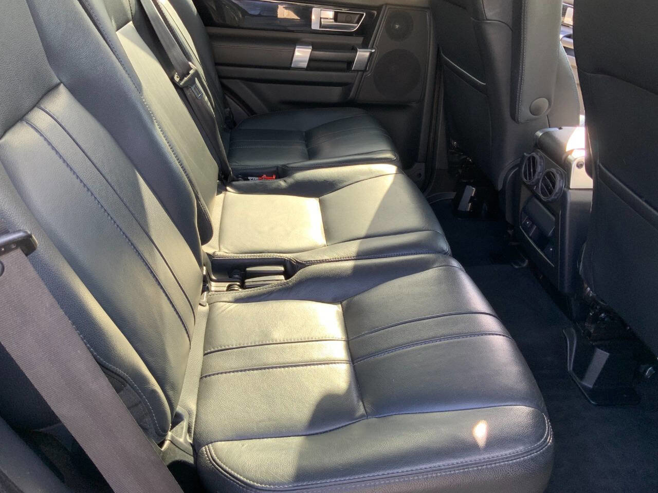 Used 2016 Land Rover LR4 HSE Silver Edition AWD/4WD image 9