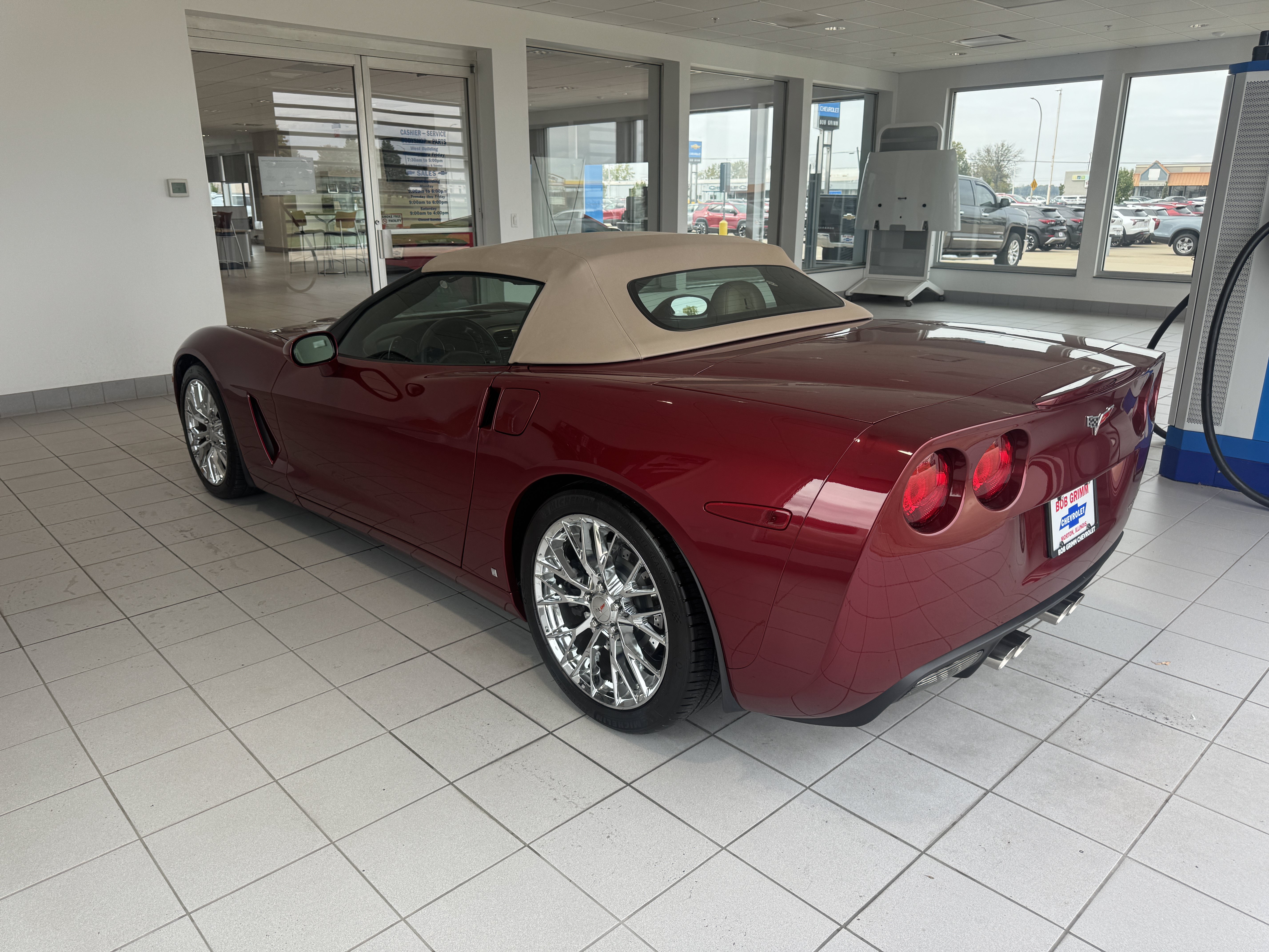 Used 2007 Chevrolet Corvette Convertible w/ Preferred Equipment Group RWD image 8