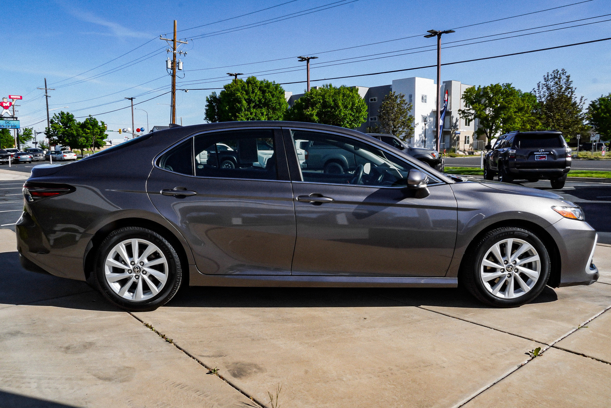 Used 2021 Toyota Camry LE FWD image 9