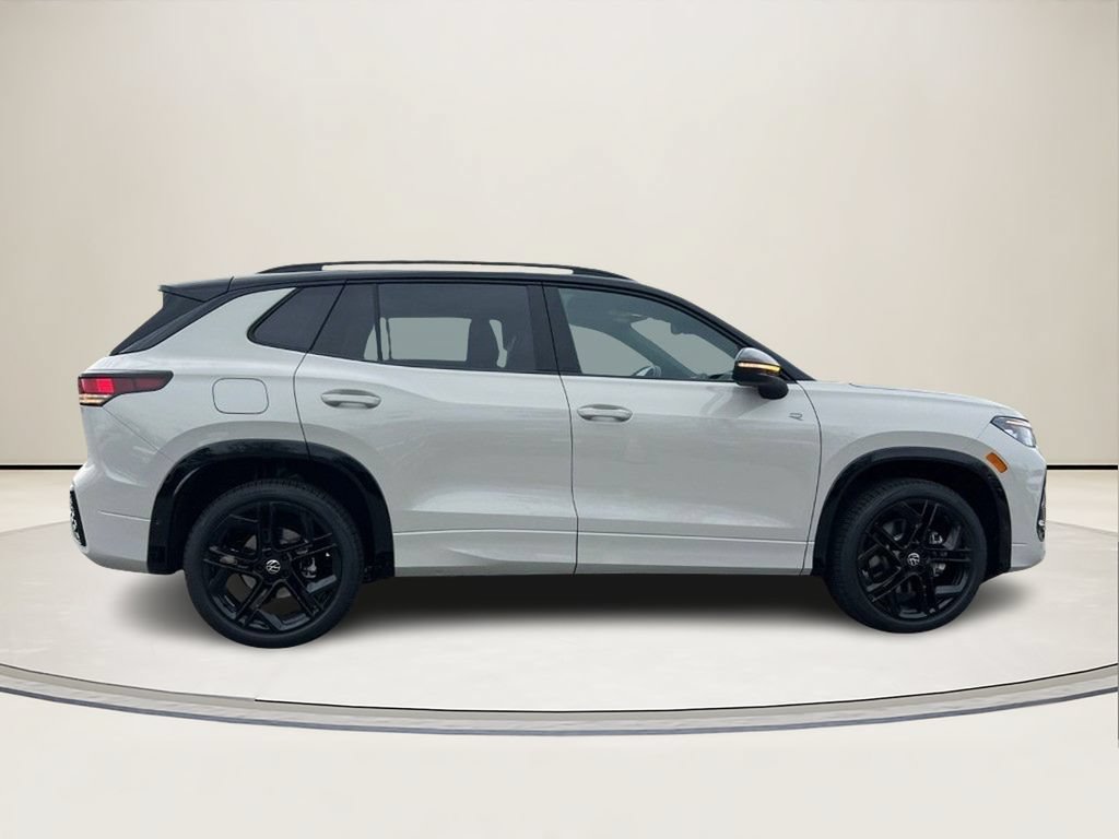 New 2026 Volkswagen Tiguan SE R-Line AWD/4WD image 2