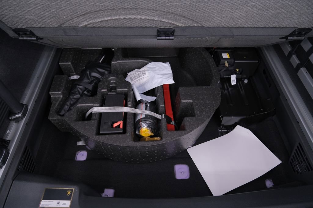 Used 2022 Lamborghini Urus image 46