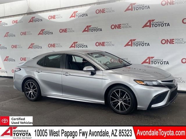 Certified 2022 Toyota Camry SE FWD image 1