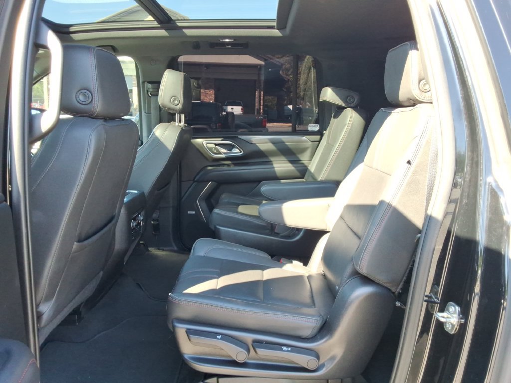 Used 2022 Chevrolet Suburban RST w/ Sport Performance Package AWD/4WD image 19