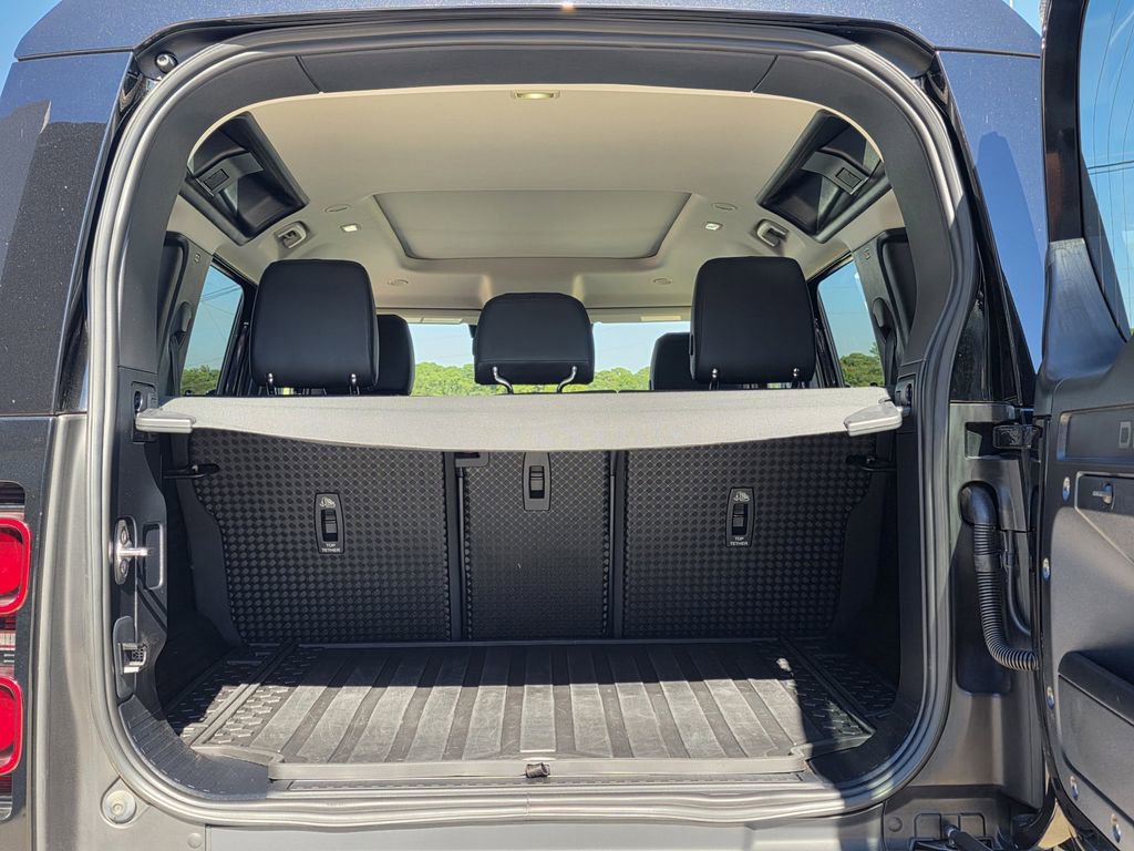Used 2024 Land Rover Defender 110 S image 28