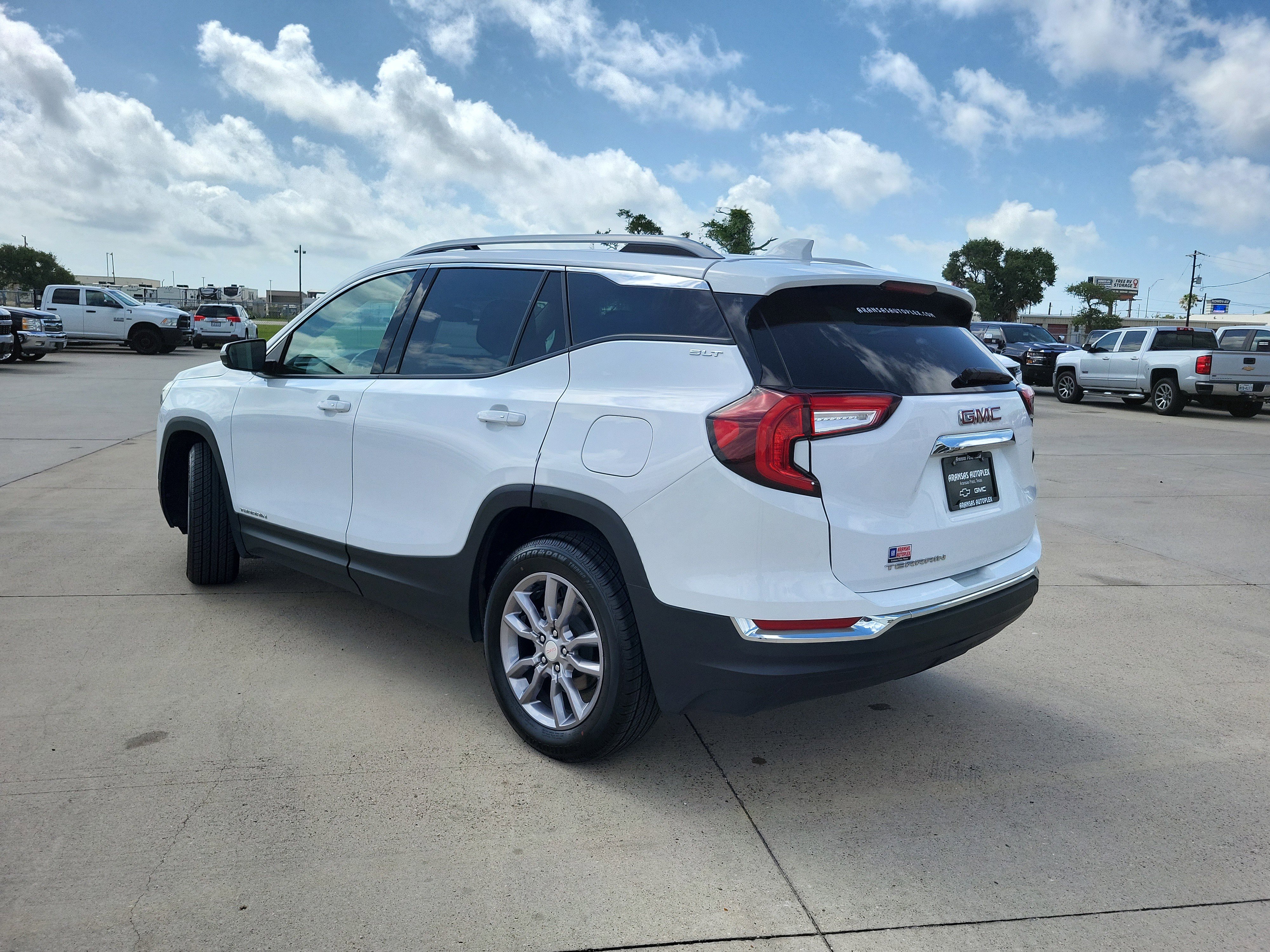 Used 2024 GMC Terrain SLT FWD image 7