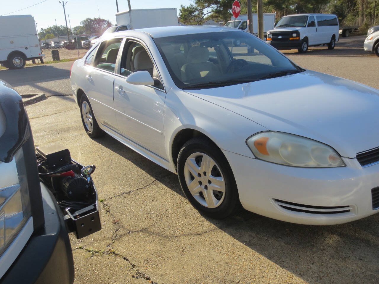 Used 2011 Chevrolet Impala LS FWD image 2