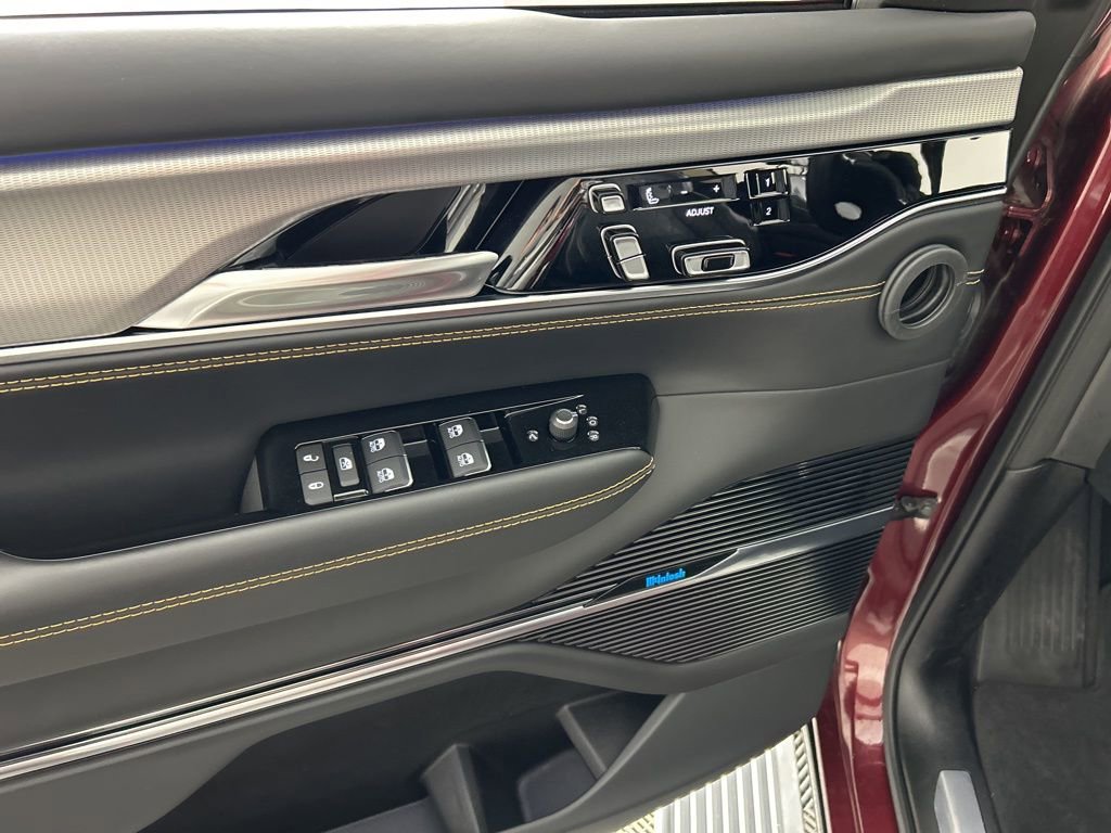 Used 2023 Jeep Grand Wagoneer Series III image 10