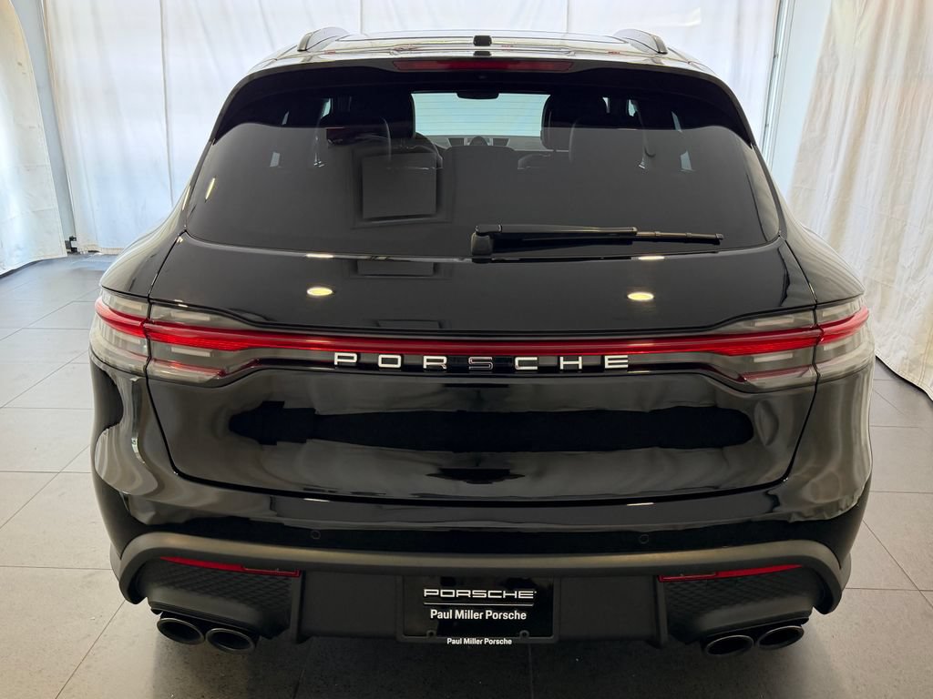 Certified 2026 Porsche Macan AWD/4WD image 8