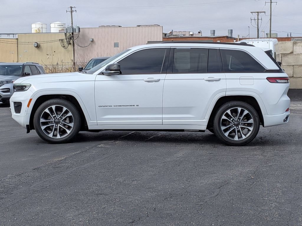 Used 2025 Jeep Grand Cherokee Overland AWD/4WD image 4