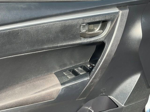 Used 2015 Toyota Corolla L FWD image 12