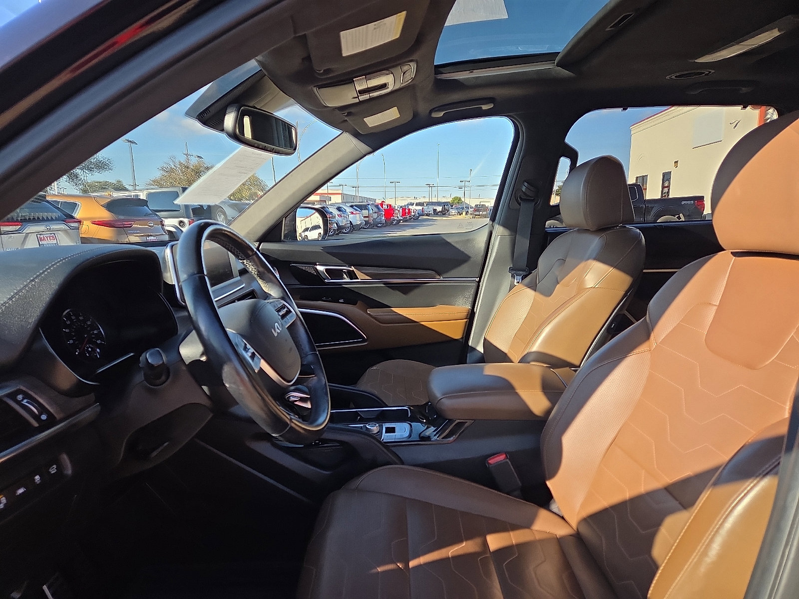 Used 2022 Kia Telluride SX w/ SX Prestige Package image 10