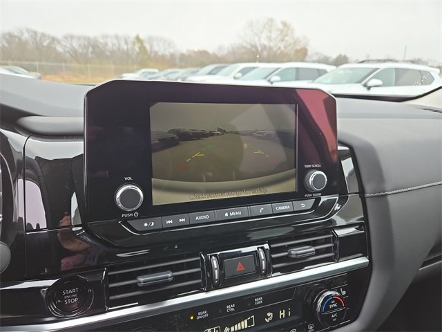 New 2025 Nissan Pathfinder SV w/ Black Appearance Package image 24