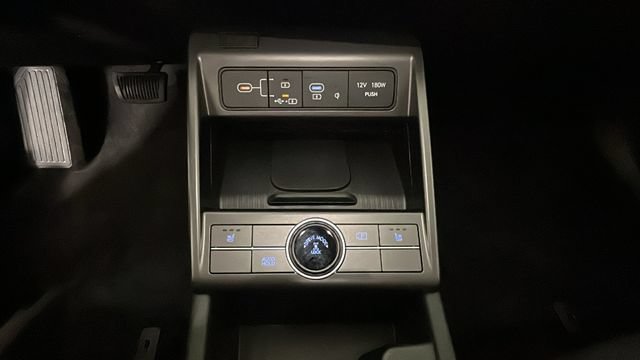 Certified 2025 Hyundai Kona SEL AWD/4WD image 22