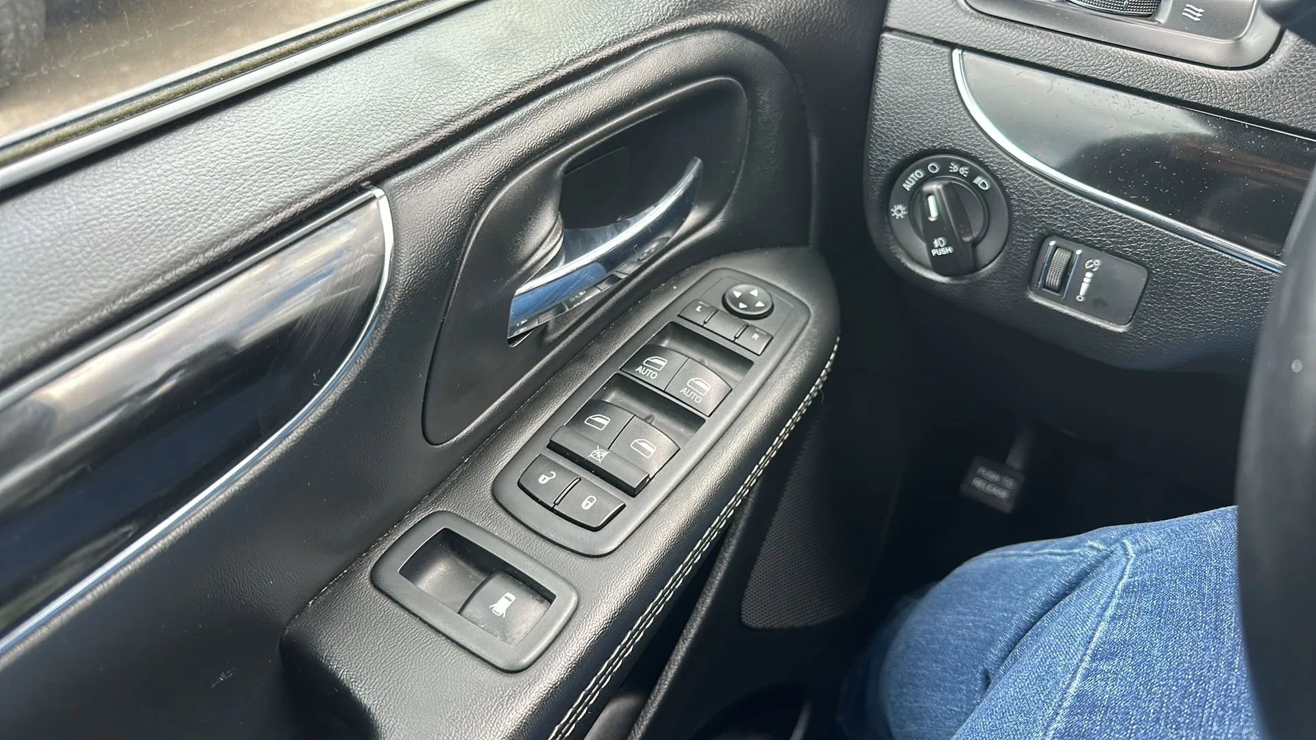 Used 2018 Dodge Grand Caravan SE image 18