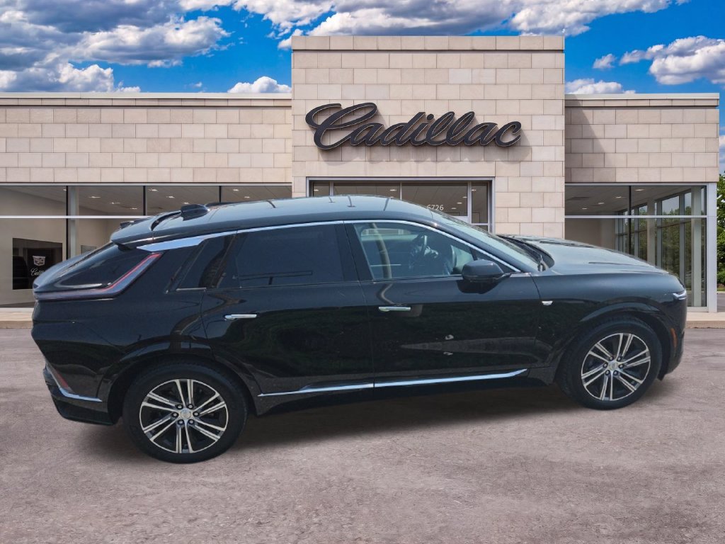 Used 2024 Cadillac Lyriq Luxury AWD/4WD image 9