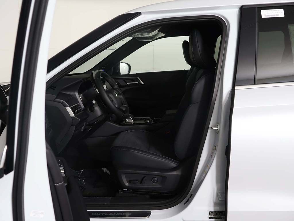 New 2026 Mitsubishi Outlander LE FWD image 28