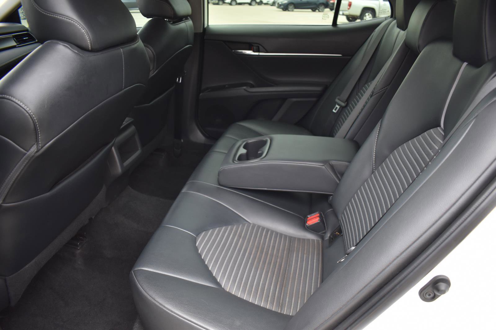 Used 2020 Toyota Camry SE FWD image 15