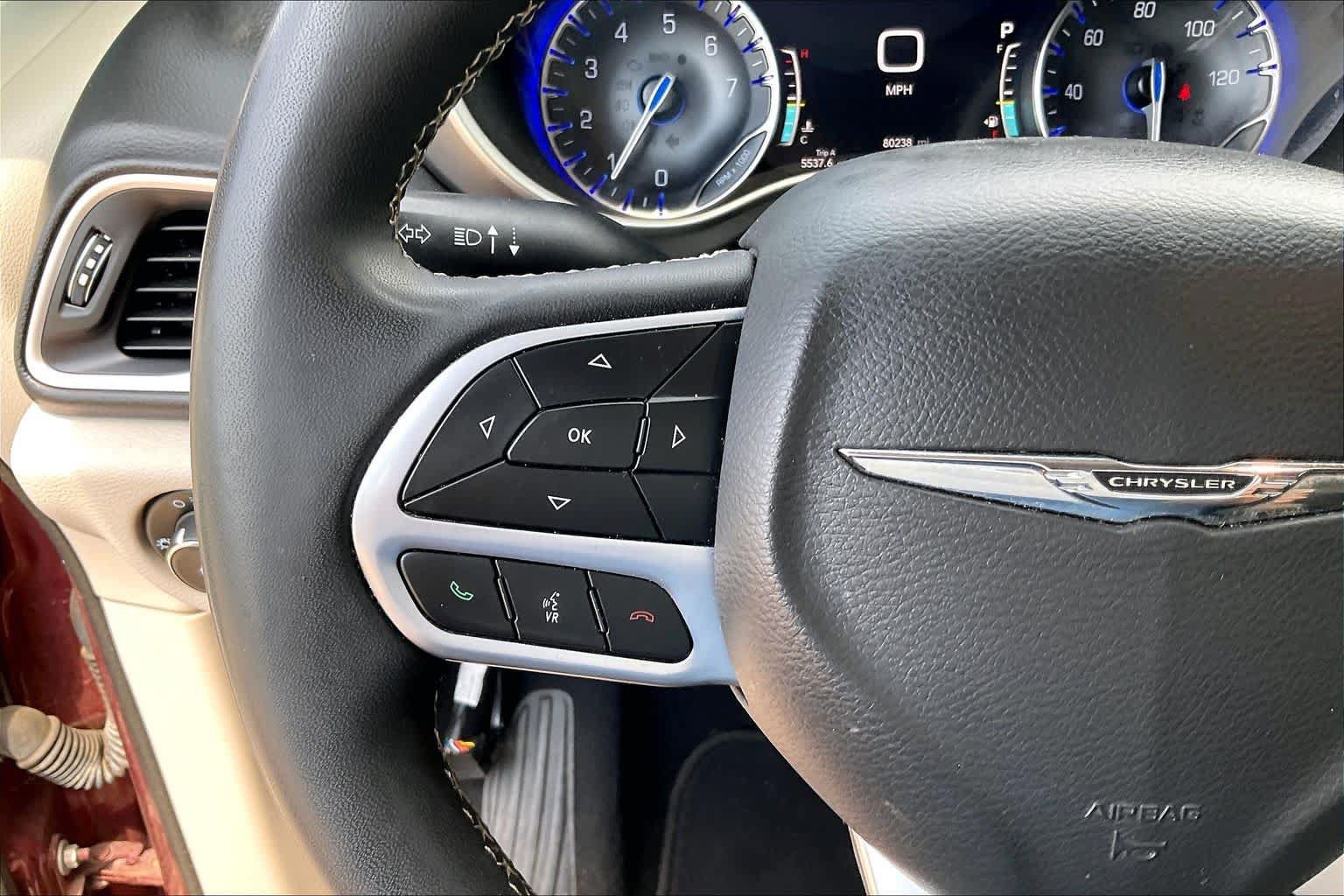 Used 2022 Chrysler Pacifica Touring-L FWD image 23