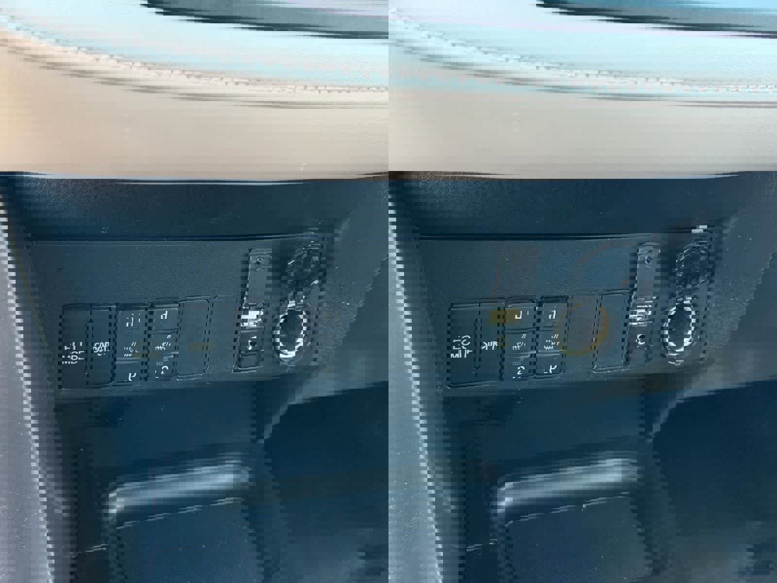 Used 2018 Toyota RAV4 Limited w/ Advanced Technology Package image 26