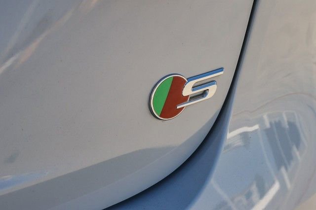 Used 2018 Jaguar XF S image 36