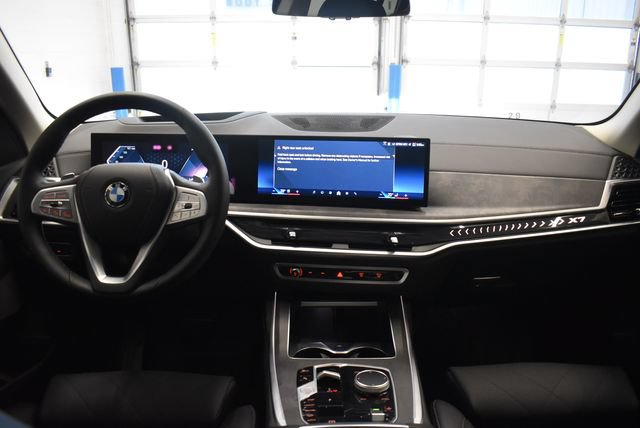 Used 2024 BMW X7 xDrive40i AWD/4WD image 5