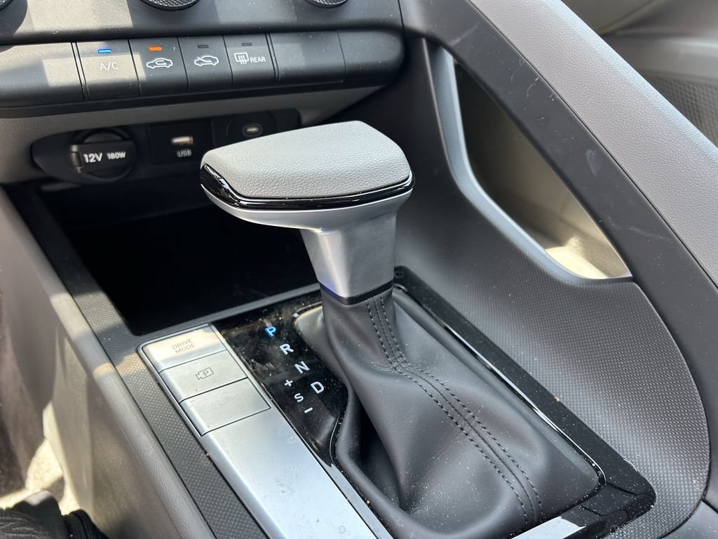 New 2025 Hyundai Elantra SE FWD image 24