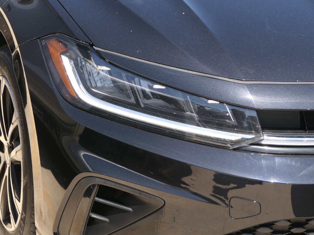 Used 2025 Volkswagen Jetta Sport FWD image 3