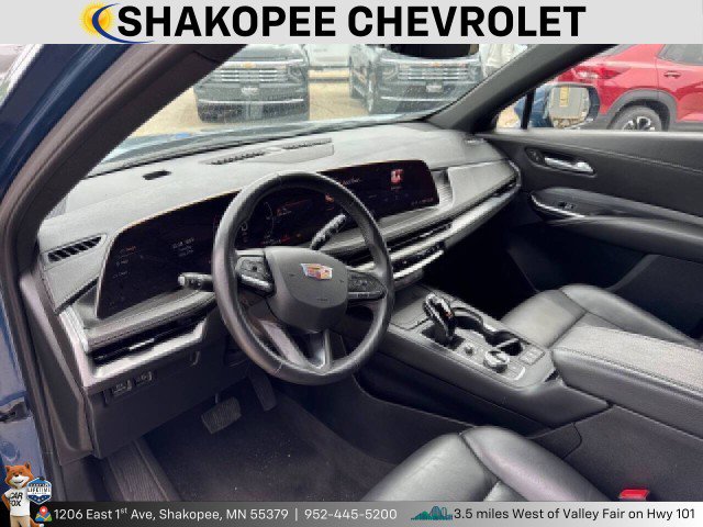 Used 2024 Cadillac XT4 Premium Luxury image 3