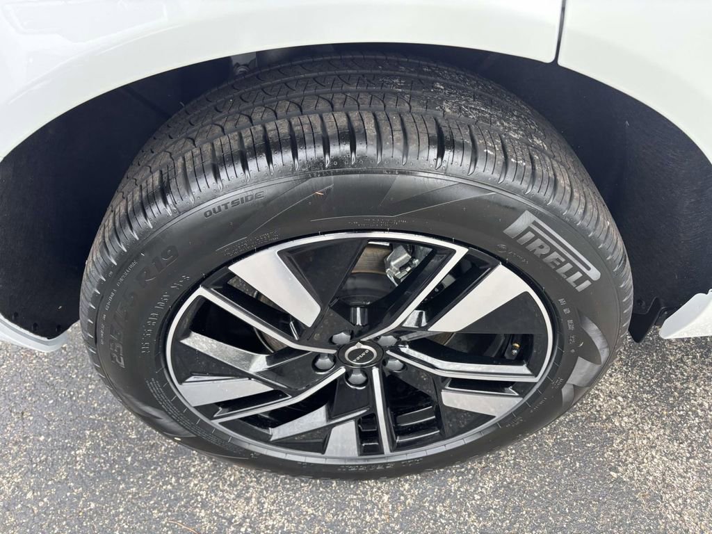New 2026 Volvo XC60 B5 Plus w/ Protection Package Premier image 10