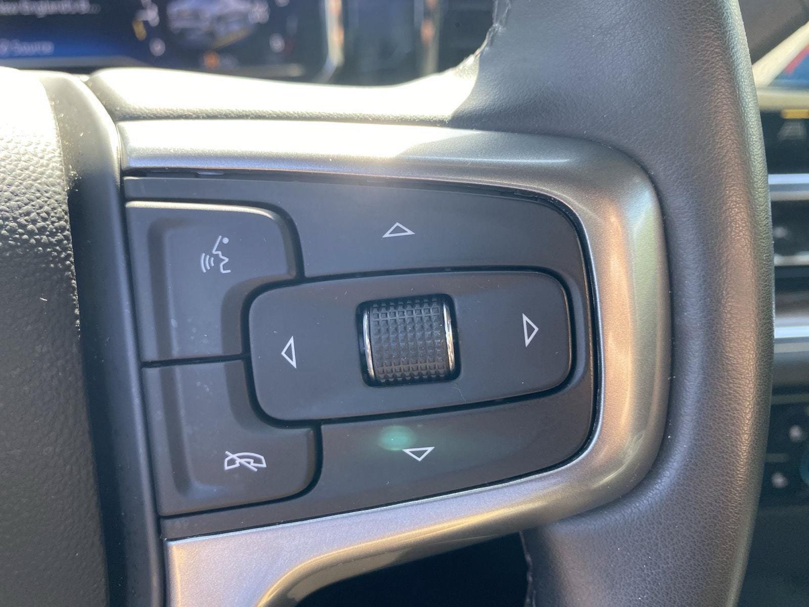 Used 2024 Chevrolet Silverado 1500 LT AWD/4WD image 29
