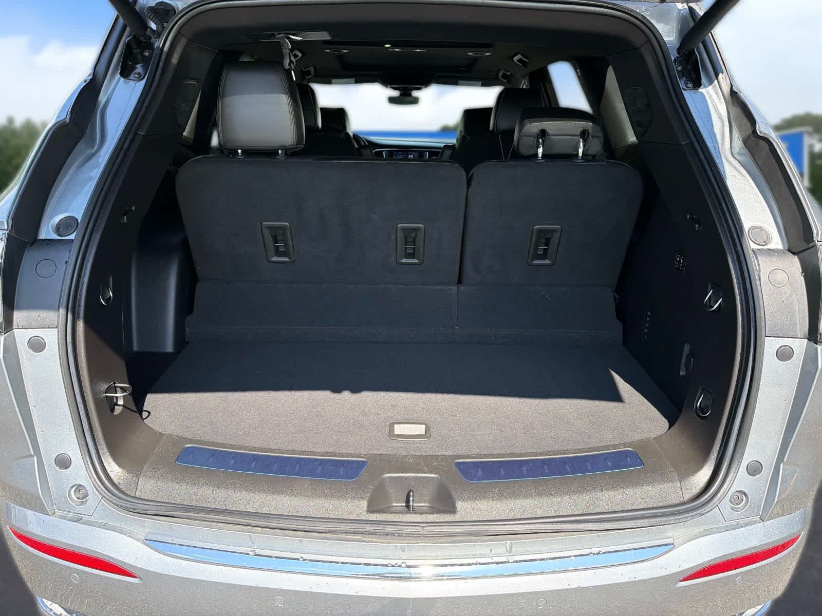 Used 2024 Buick Enclave Avenir w/ Avenir Technology Package AWD/4WD image 5