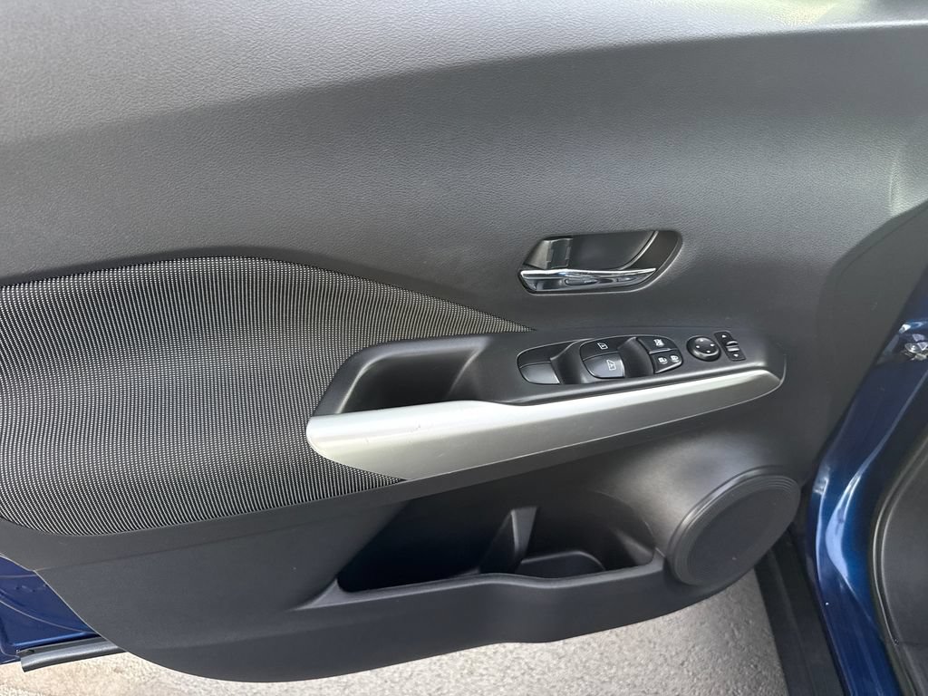 Used 2018 Nissan Kicks SV FWD image 9