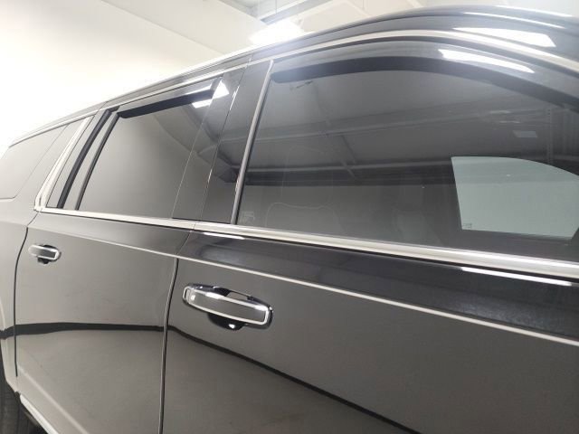 Used 2023 GMC Yukon XL SLT AWD/4WD image 14