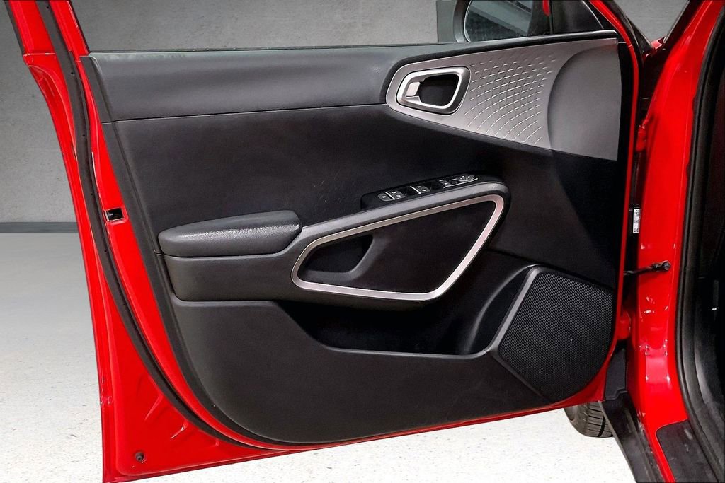 Used 2020 Kia Soul LX FWD image 19