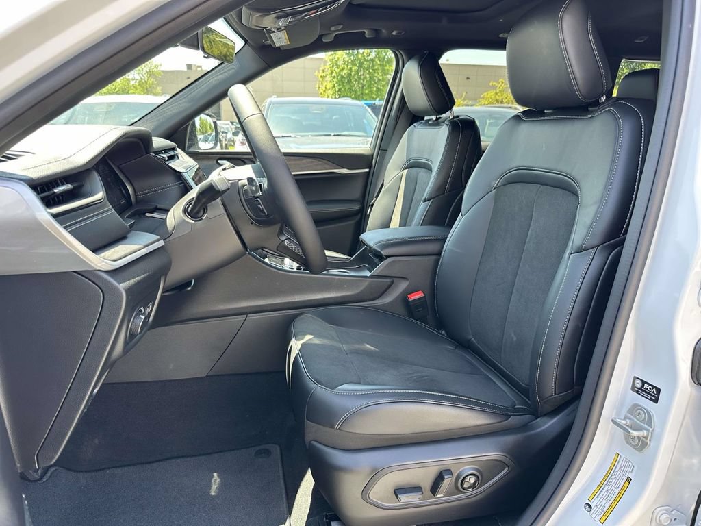 New 2026 Jeep Grand Cherokee Altitude AWD/4WD image 14