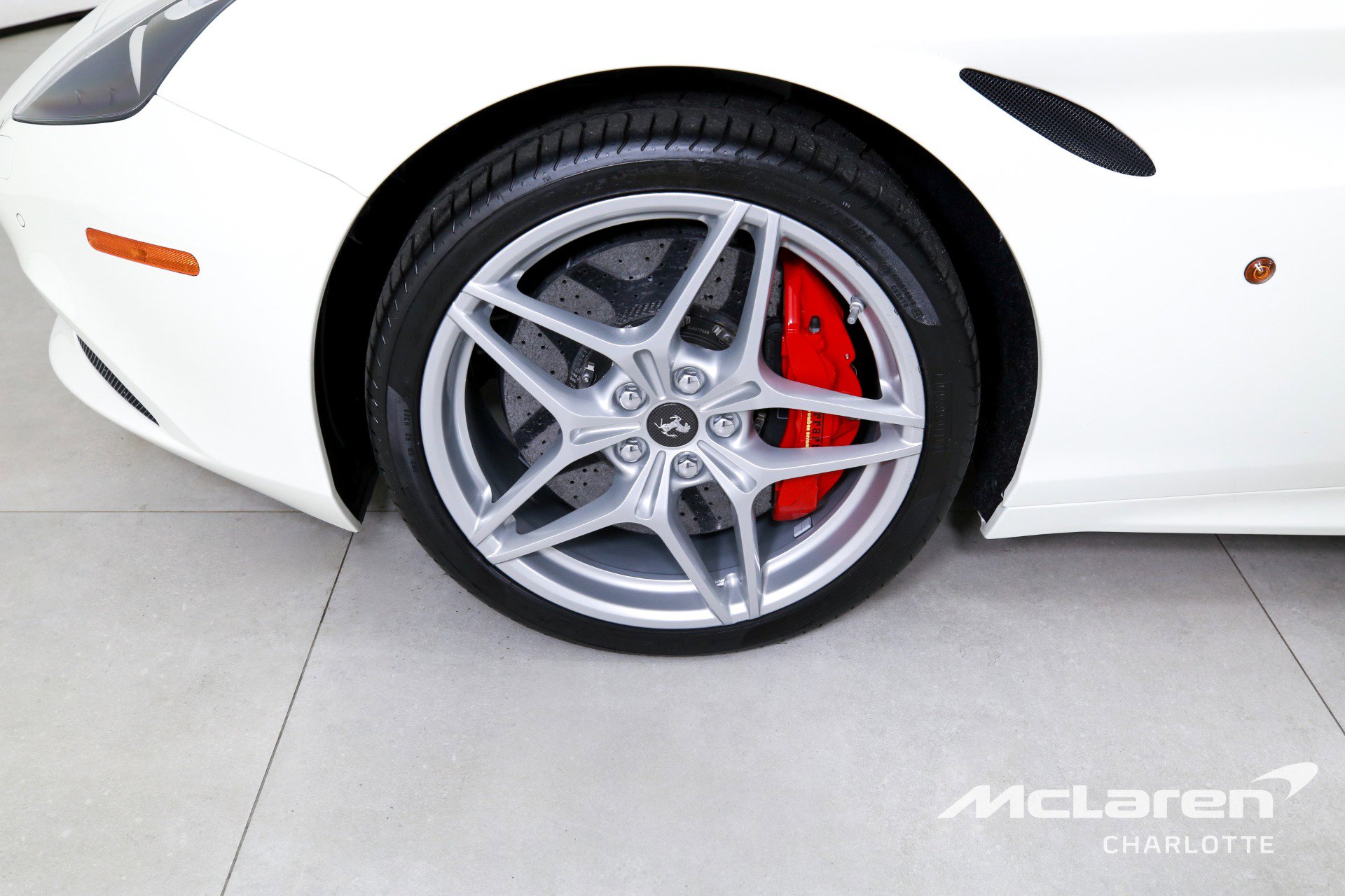 Used 2017 Ferrari California T image 29