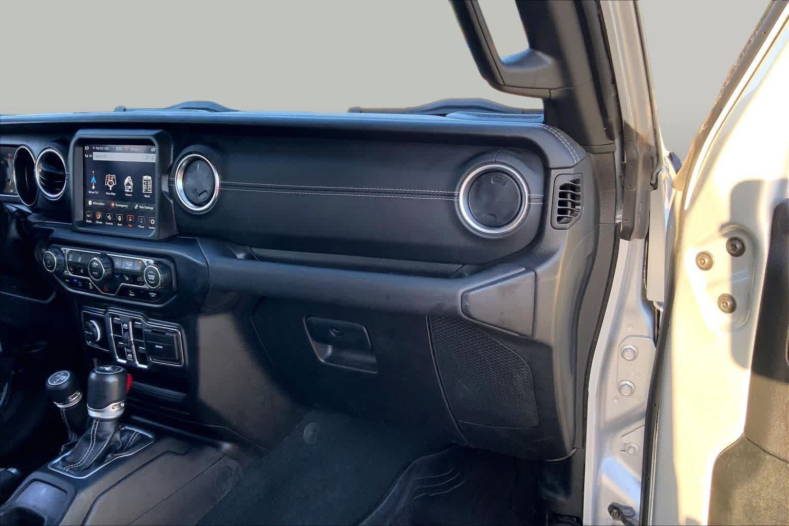 Used 2022 Jeep Wrangler Unlimited Sahara w/ Cold Weather Group AWD/4WD image 18
