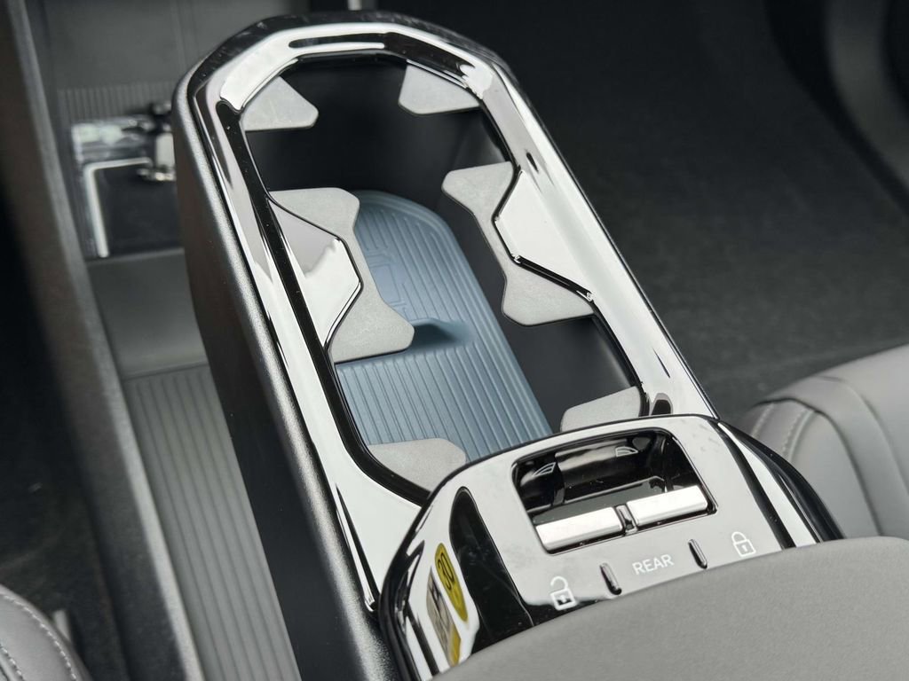 New 2026 Volvo EX30 Plus w/ Climate Package image 7