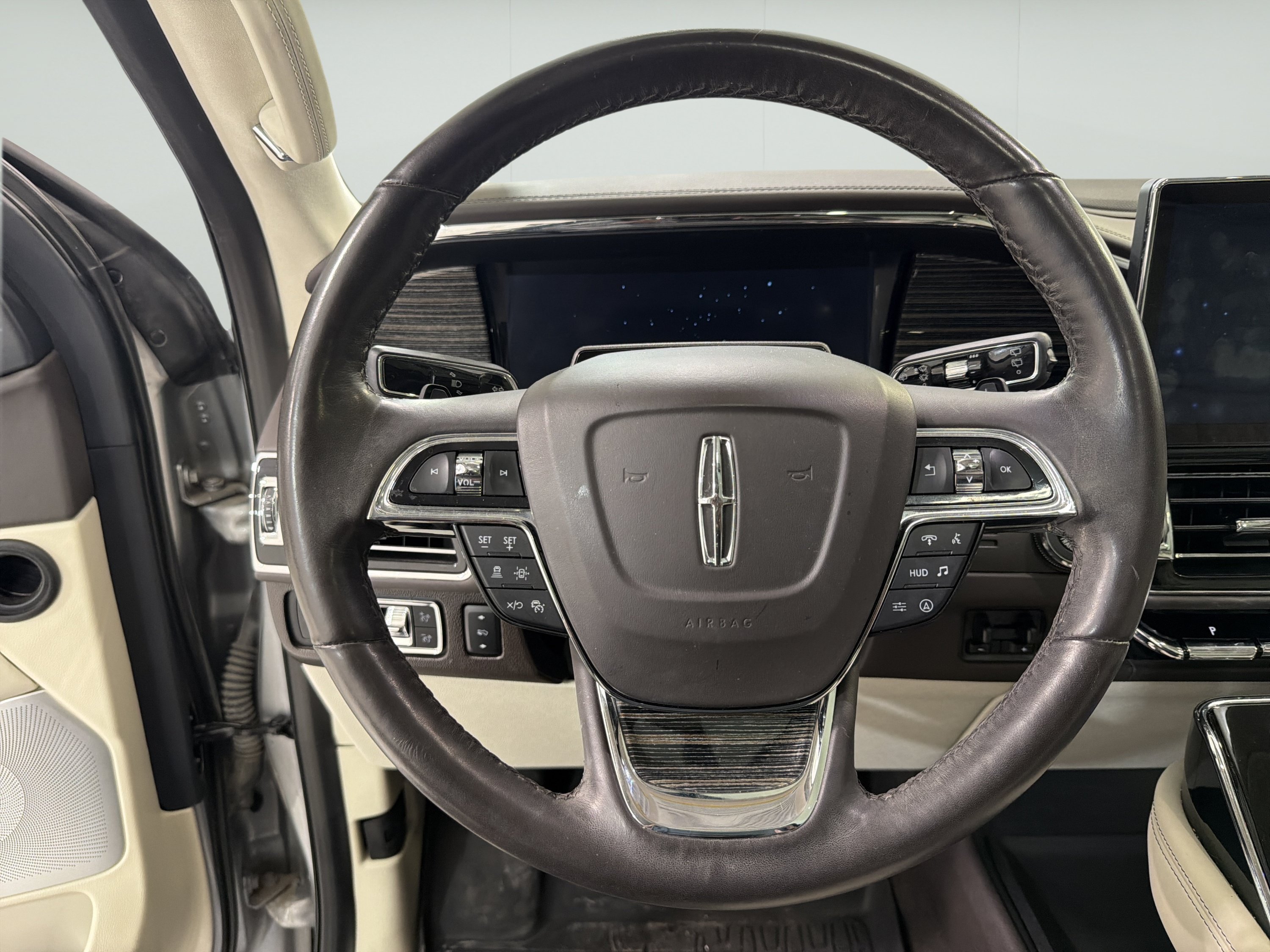 Used 2024 Lincoln Navigator Black Label AWD/4WD image 17