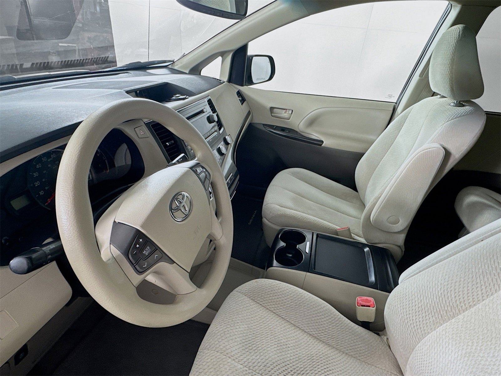 Used 2011 Toyota Sienna LE image 8