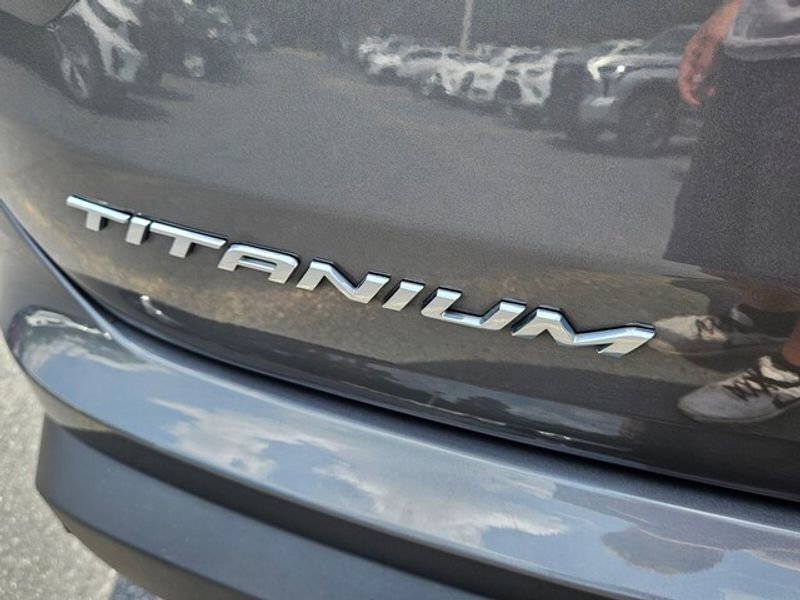 Used 2024 Ford Edge Titanium image 13